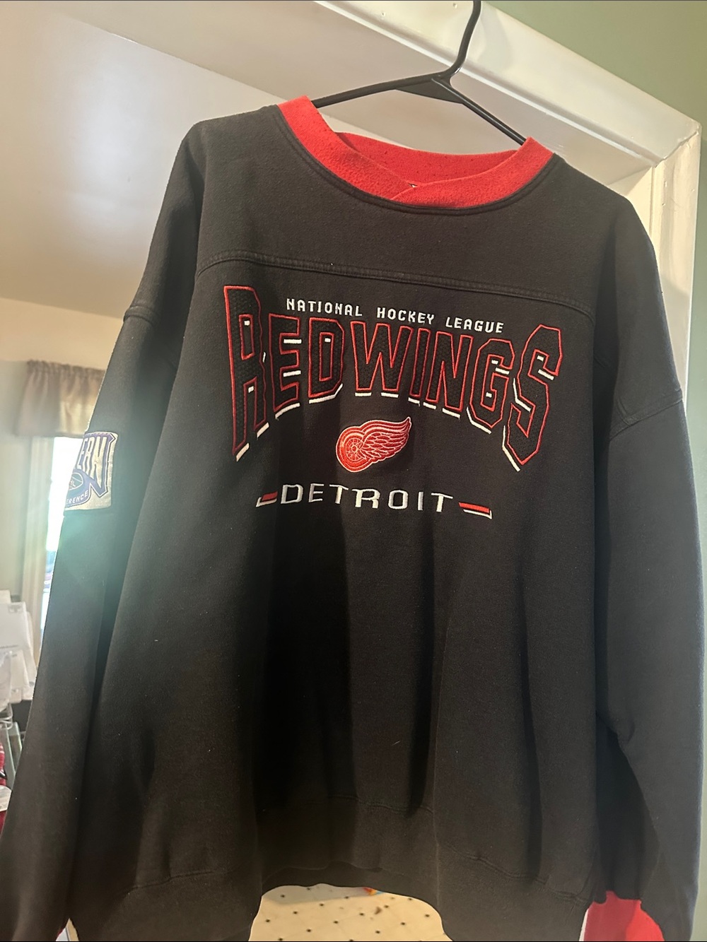Lee Detroit Red Wings Black and Red Crewneck Sweatshirt